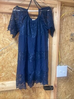 GIVEN KALE/Navy Lace Tiered Cold-Shoulder Dress